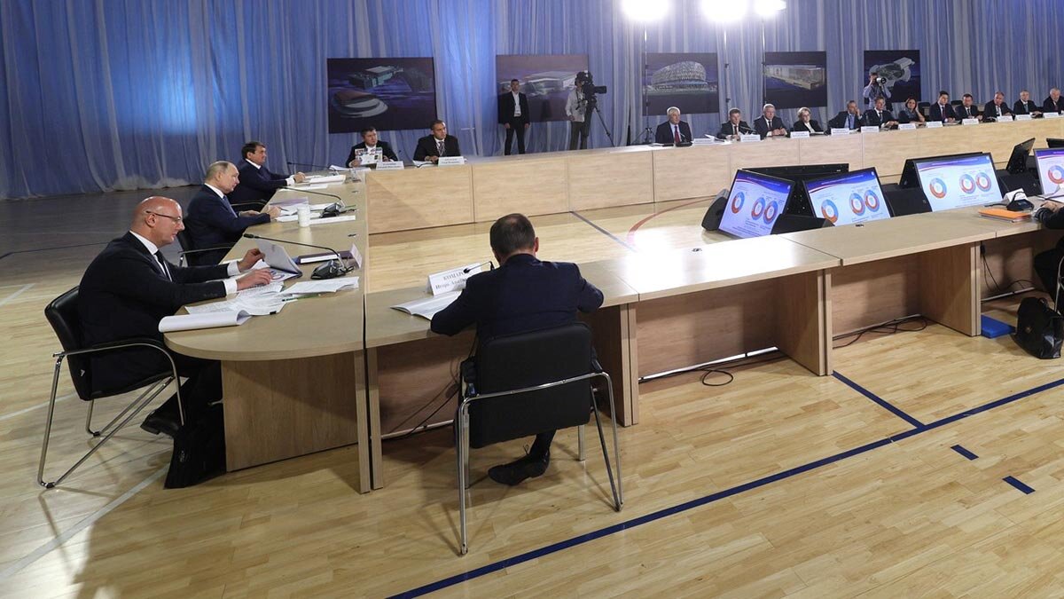     Заседание Совета по развитию физической культуры и спорта Богдан Герцен
Заседание Совета по развитию физической культуры и спортаkremlin.ru