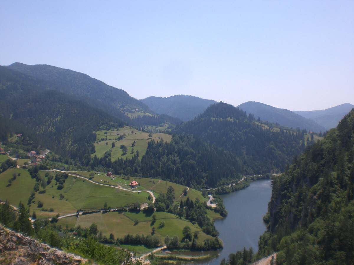 Типичный вид в горах Сербии