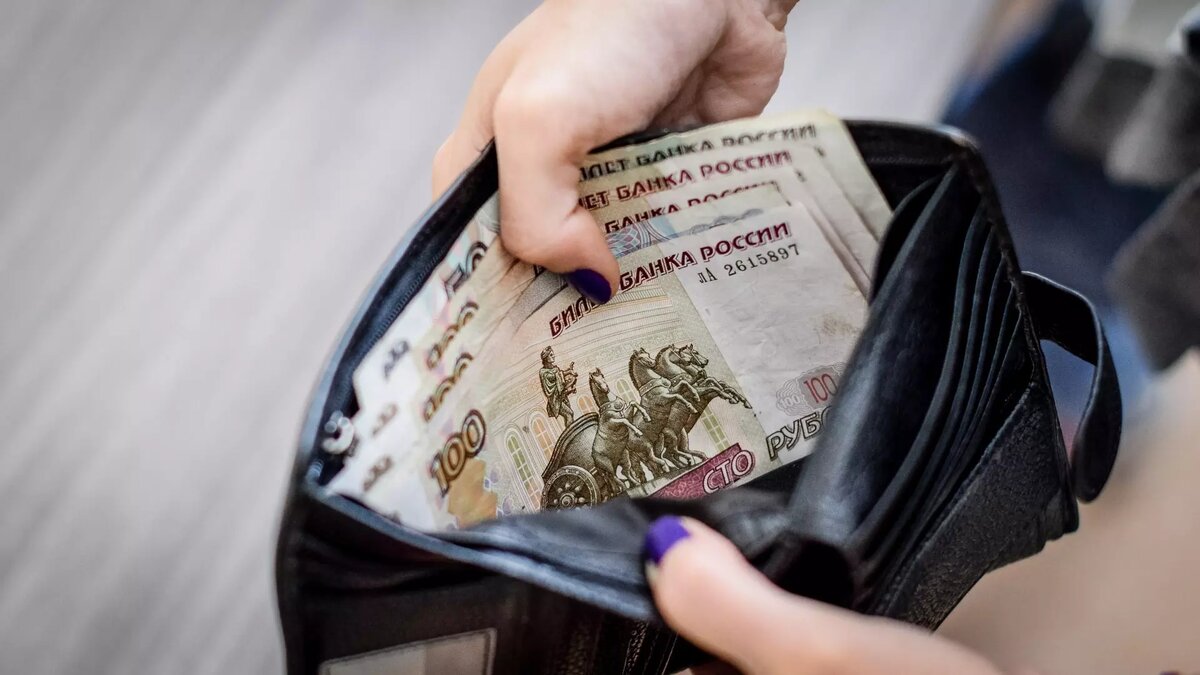     Родственники почившего почетного жителя Волгоградской области будут получать 100 тысяч рублей на похороны. Приказ накануне был подписан облкомитетом соцзащиты населения.