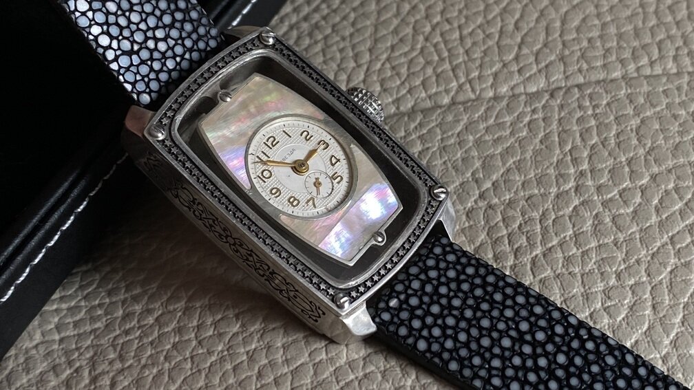 Модель в серебре