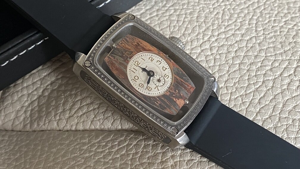 Модель в титане