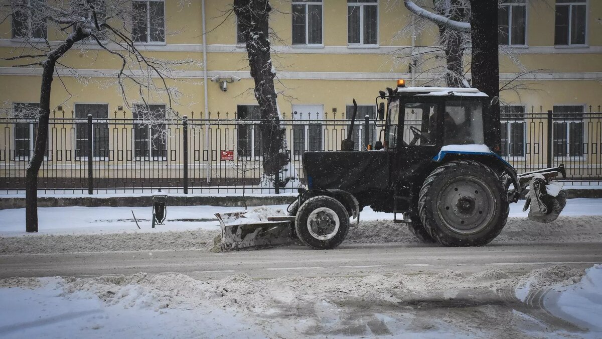     Менять летнюю резину на зимнюю нужно сразу после окончания «бабьего лета», об этом корреспонденту RostovGazeta рассказал владелец шиномонтажной мастерской Егор Томлинов.