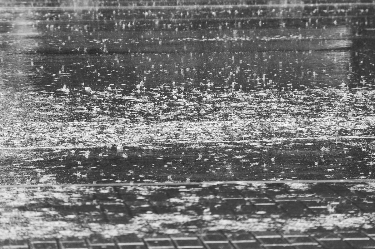 сильный дождь. волгоград затопило 2020. дождь в москве. ввиду жары. канал вместо дождь.