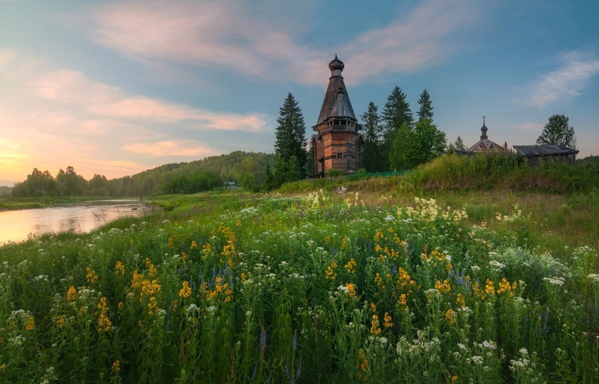 Село русь. Деревня Согиницы Ленинградская область. Русь река береза храм. Церковь речка берёзы деревня. Церковь на Руси в деревне.