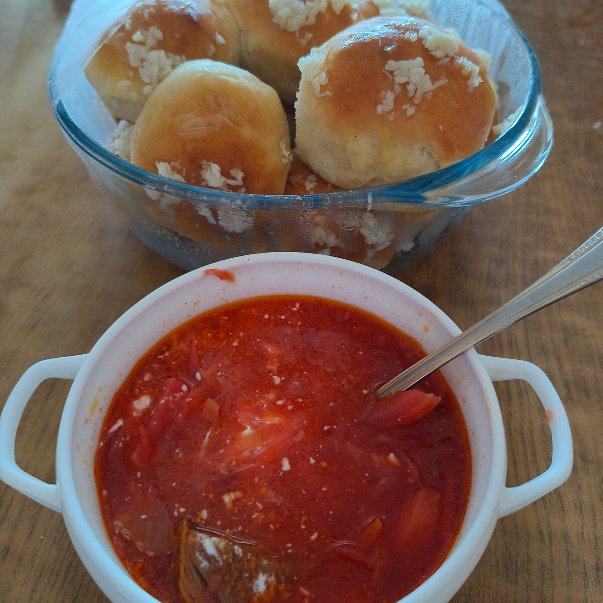 Фото автора. Борщ с чесночными помпушками