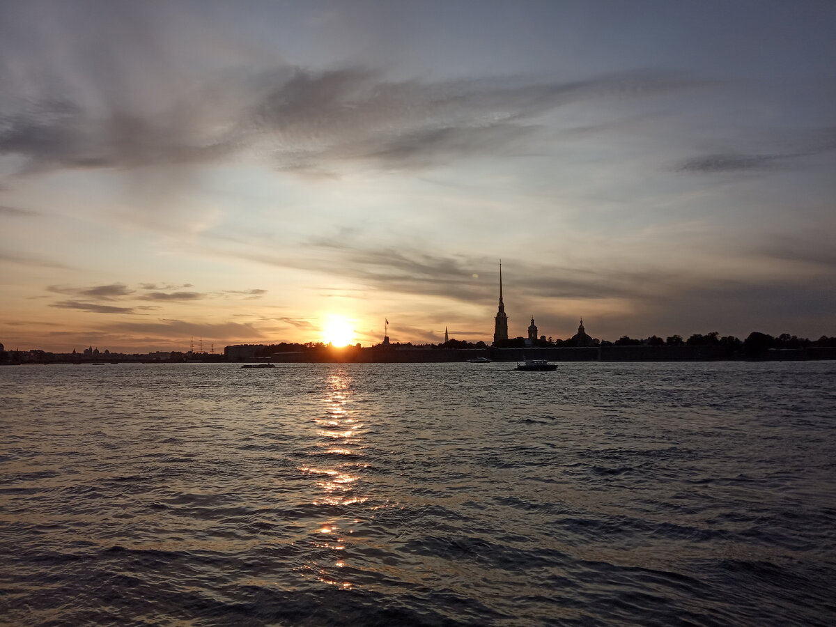 Санкт-Петербург. Нева. Вид на Петропавловский собор