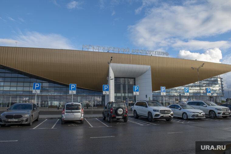    Усиленные меры безопасности в аэропорту вводились в связи с прилетом Владимира Путина