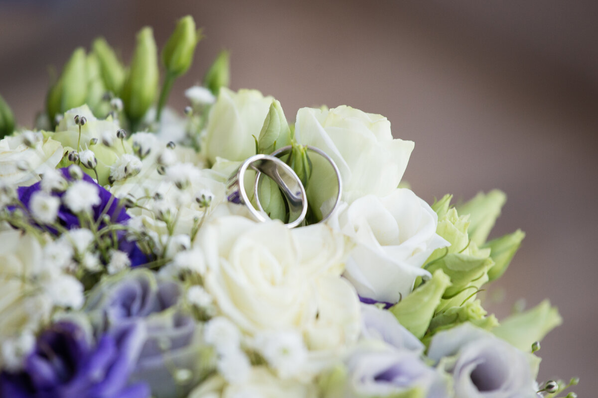 Мой букет и наши кольца)