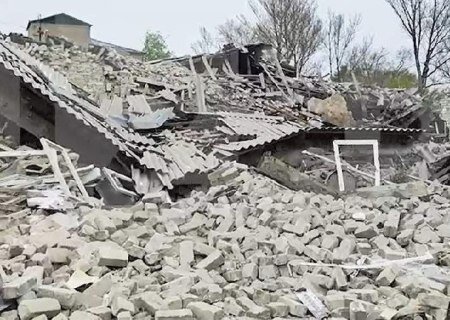    Вчера днём украинские фашисты обстреляли детский сад в ЛНР