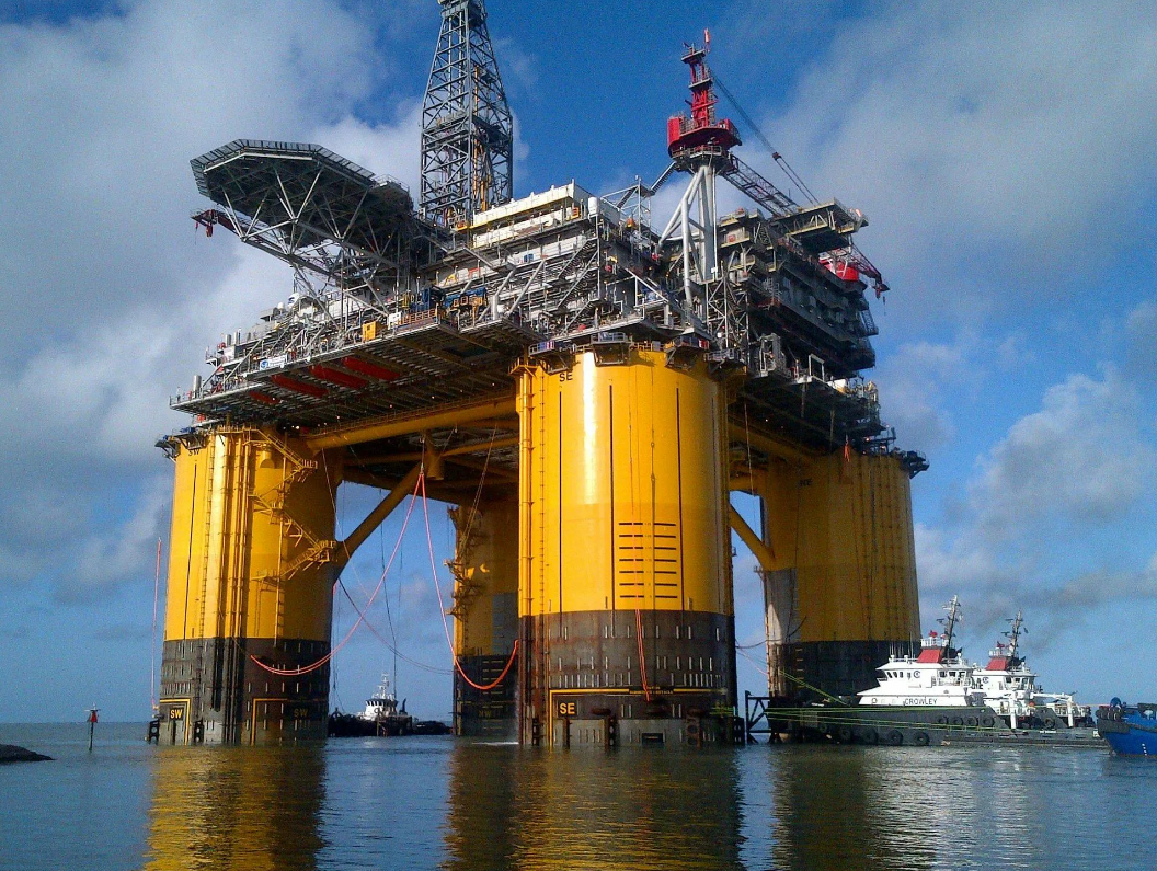 Что будет нефтью в мире. Платформа Петрониус. Нефтяная платформа "Дропнер" 1995. Нефтедобывающая платформа «нефтяные камни». Морская буровая платформа TLP.