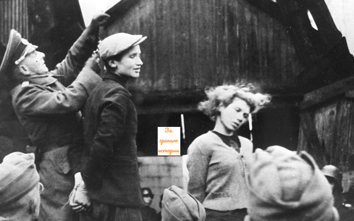 На эшафоте. Фото в свободном доступе, отредактированное мною