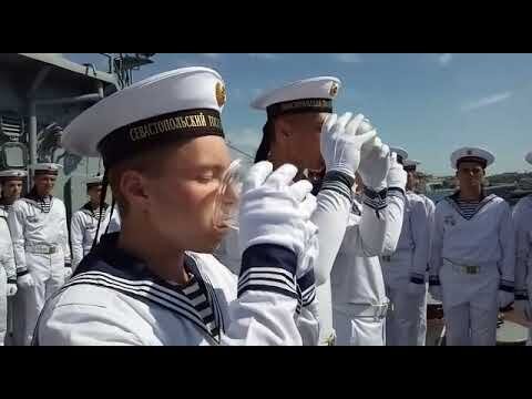 посвящение в вмф. посвящение в моряки. генерал моряков спб. морские кадеты на корабле. инициация в моряки.