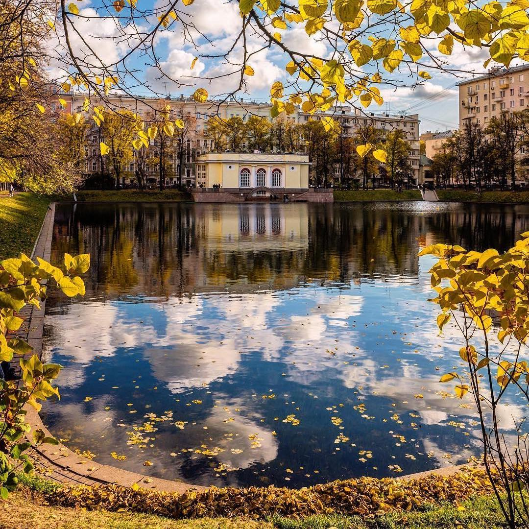 Сквер Патриаршие пруды. Парк Патриаршие пруды Москва. Патриаршие пруды Пресненский район. Скаер Патриаршие пруды Москва.