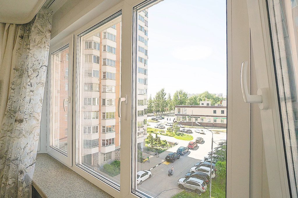 Окно может надежно защитить от холода и шума. Фото: Окна 2.0