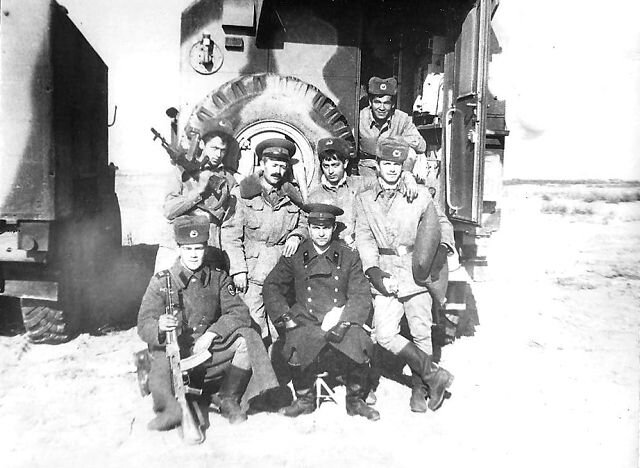 На фото связисты - однополчане автора... Фото из группы в «ОК»