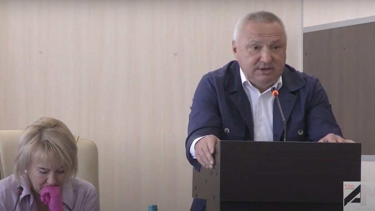     Ранее он предложил дать правовую оценку награждения Адама Кадырова, который избил арестанта в СИЗО, званием Героя Чечни.