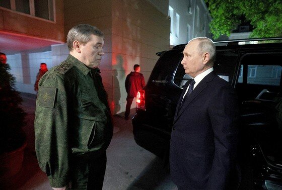    Валерий Герасимов и президент России Владимир Путин