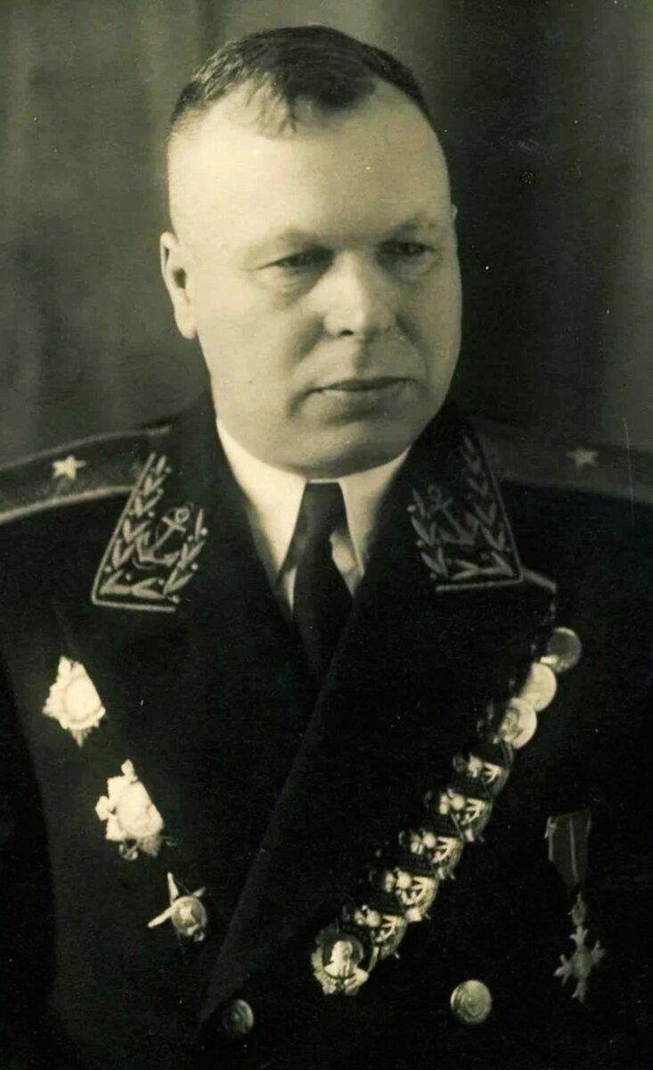  Генерал-майор авиации Курочкин Михаил Алексеевич.