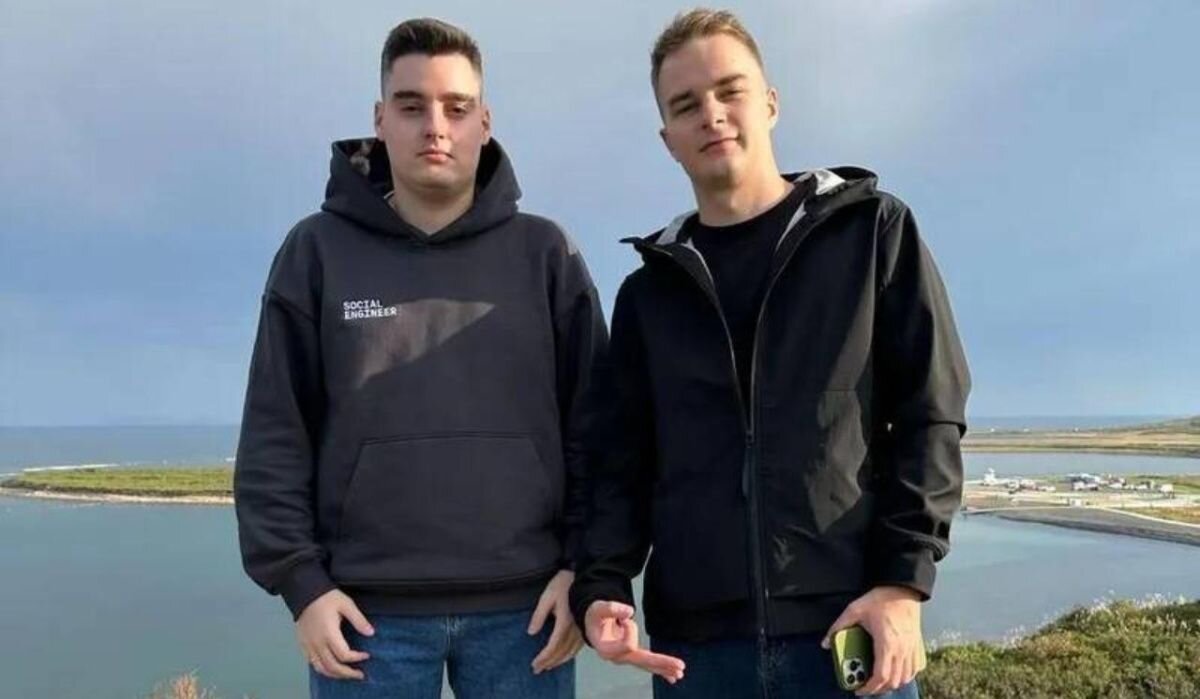     Блогеры-путешественники Валерий и Иван. Источник: 78.ru Автор фото: Фаррух Абдурахманов