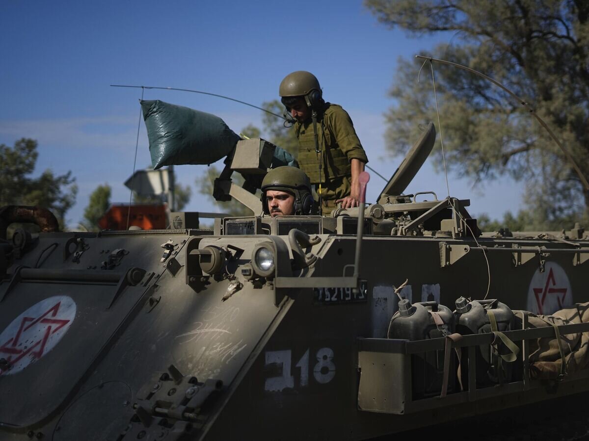    Израильские солдаты недалеко от границы с сектором Газа© AP Photo / Ariel Schalit