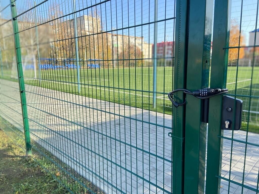     Футбольное поле в Парке строителей на замке.предоставлено жителем города