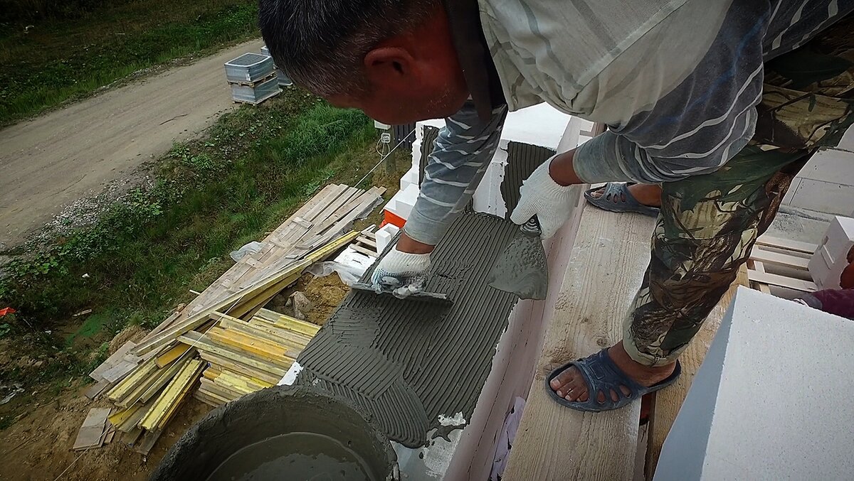 Скриншот из видео: Клей для газобетона выбор и области применения (https://dzen.ru/video/watch/5daef1317cccba00adeae935) 