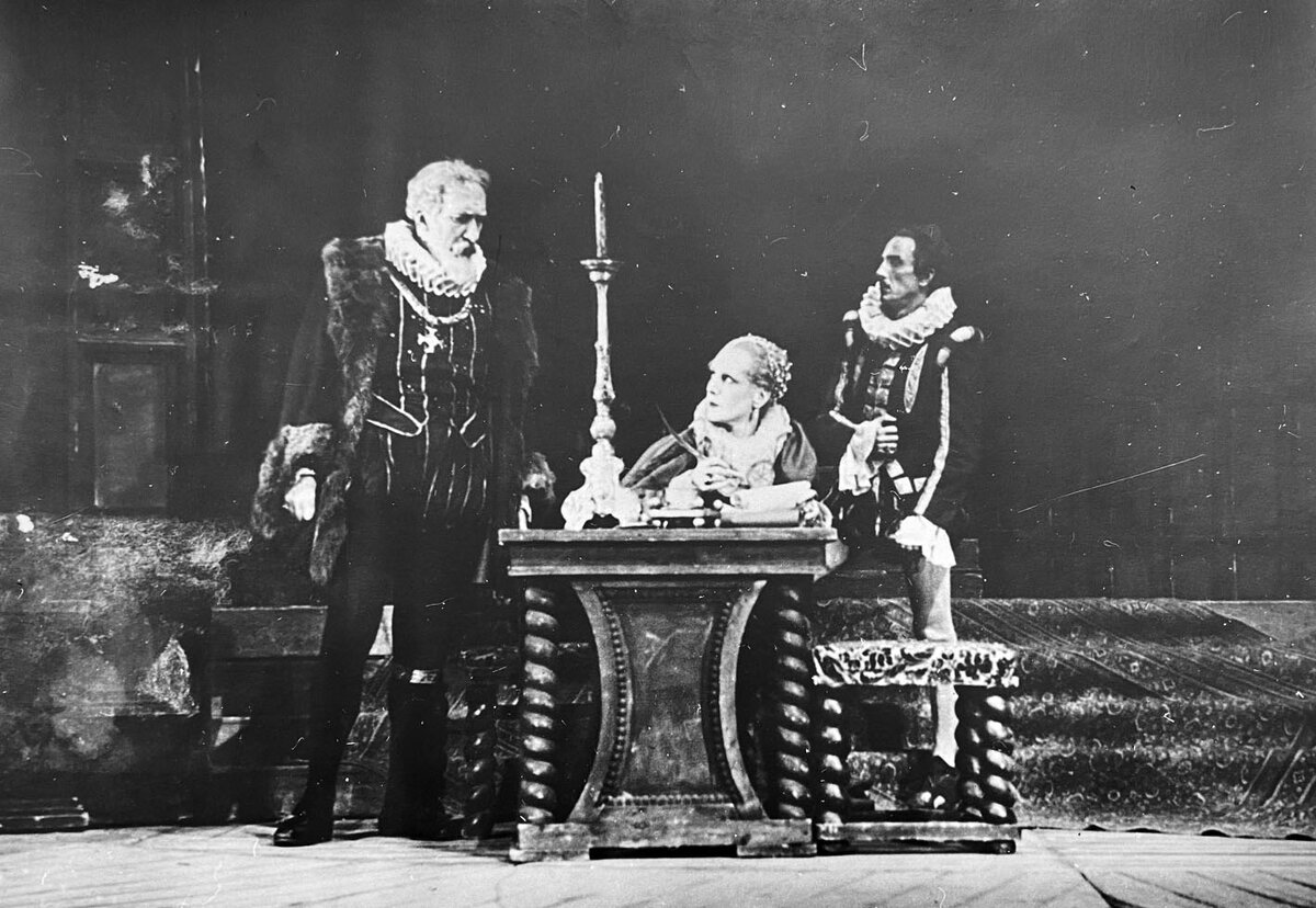 Сцена из спектакля «Мария Сюарт»