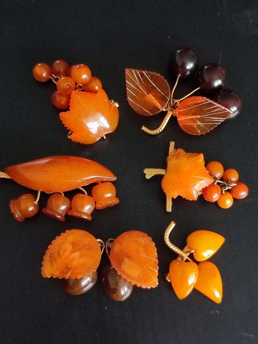 Янтарные броши СССР