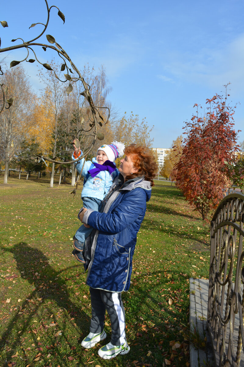 Сынок со своей бабушкой, моей свекровью