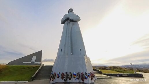 Одному из главных символов Мурманска - памятнику 