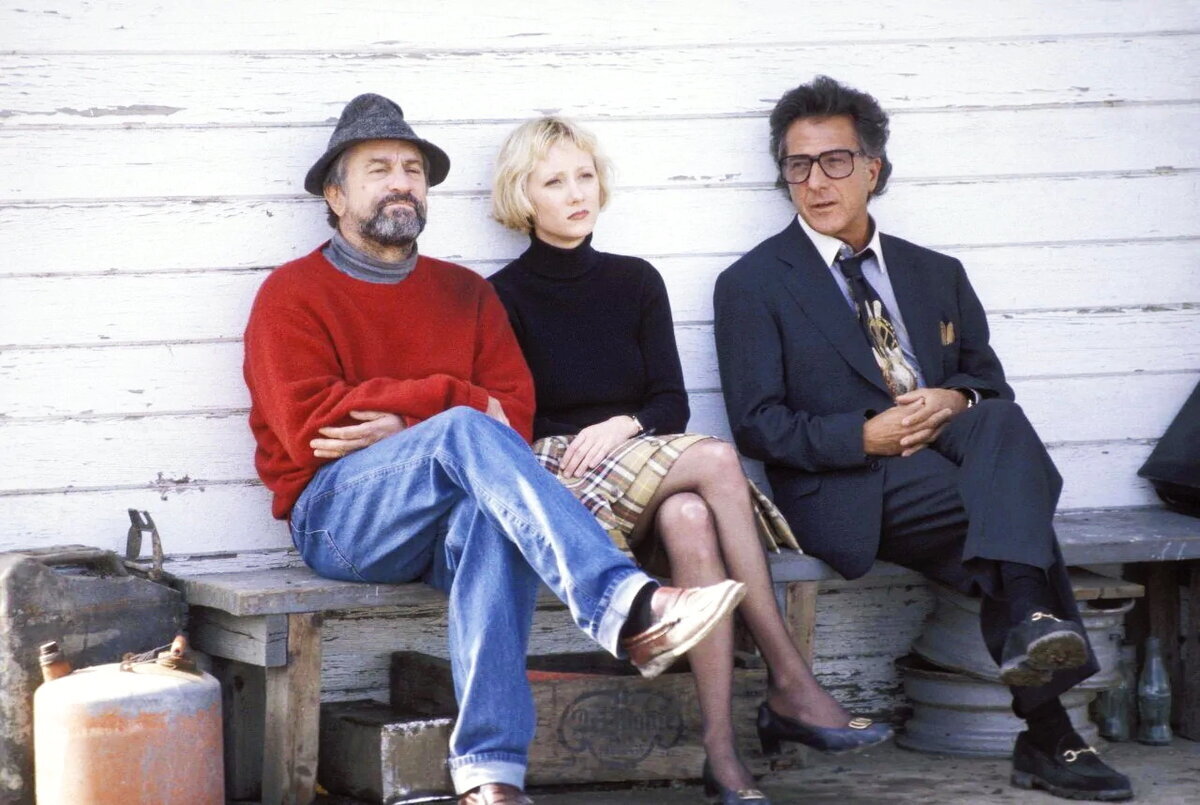 Кадр из фильма “Хвост виляет собакой” (1997)