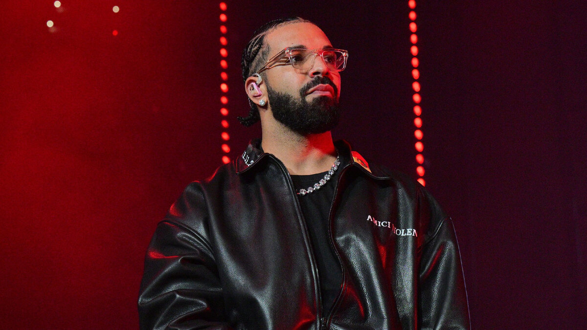 фото: https://www.cnn.com/2023/07/06/entertainment/drake-cell-phone/index.html