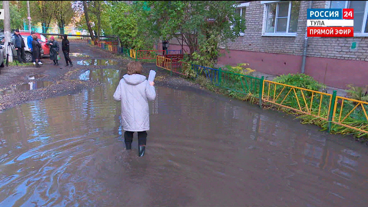 Вечная» лужа образовалась в одном из дворов в тульском Криволучье | Вести  Тула | Дзен