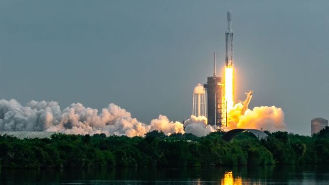     SpaceX Falcon Heavy выводит миссию NASA к астероиду «Психея», 13 октября 2023 года.    
 Источник: Josh Dinner