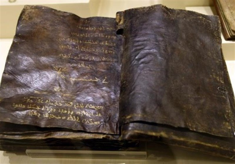  Библия, возраст которой, как полагают, составляет 1500 лет, оспаривает распятие Иисуса Христа, предполагая, что именно Иуда был распят римскими солдатами.
