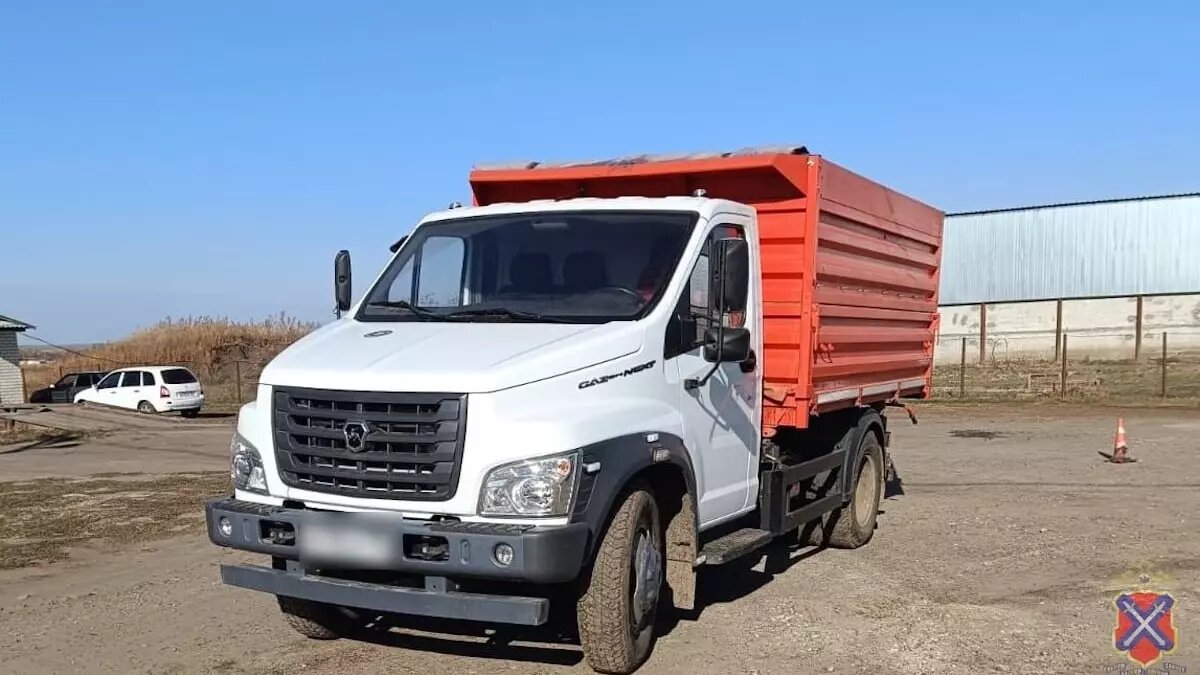     Зерновоз переехал насмерть рабочего на территории предприятия в Алексеевском районе Волгоградской области, сообщает областная полиция.