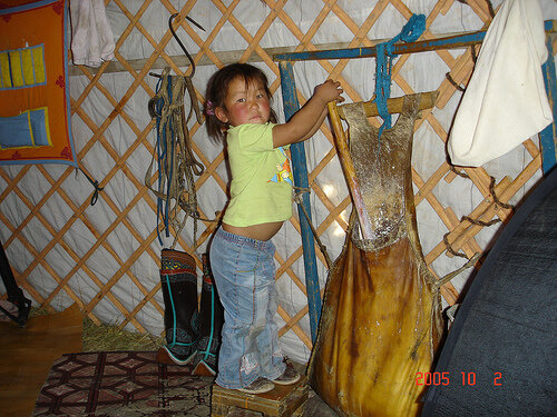 Вот такой хухуур я видел в музее. Ниже ссылка на интересную статью откуда взято фото.