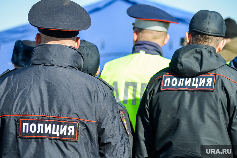    Сотрудники правоохранительных органов разыскивают подозреваемого