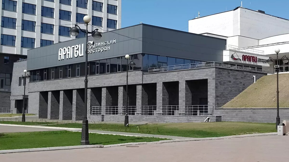     На месте неоткрывшегося заведения «Арагви» на Театральной площади компания Berrywood Family запустит свой грузинский ресторан.