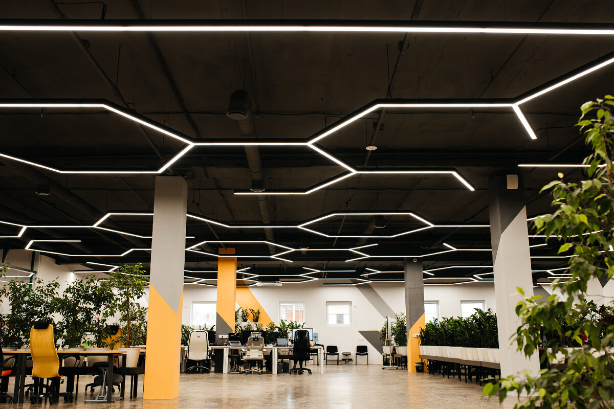 За 10 лет развития специалисты FAROS LED аккумулировали значительные профессиональные компетенции в сфере офисного освещения.-4