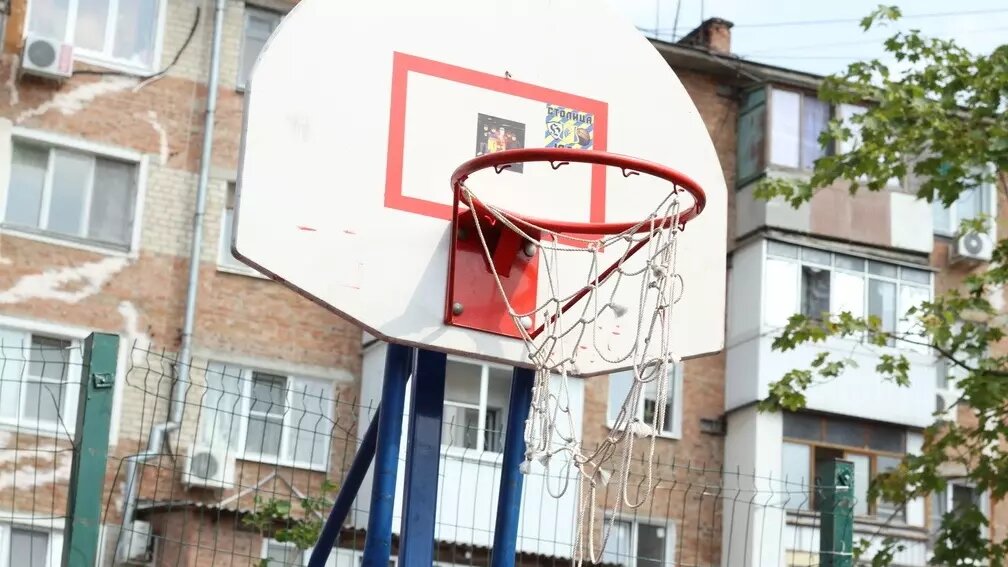     Защитник казанского УНИКСа Ненад Димитриевич продолжил играть в клубе еще год. Спортсмен выкупил свой контракт у «Валенсии».