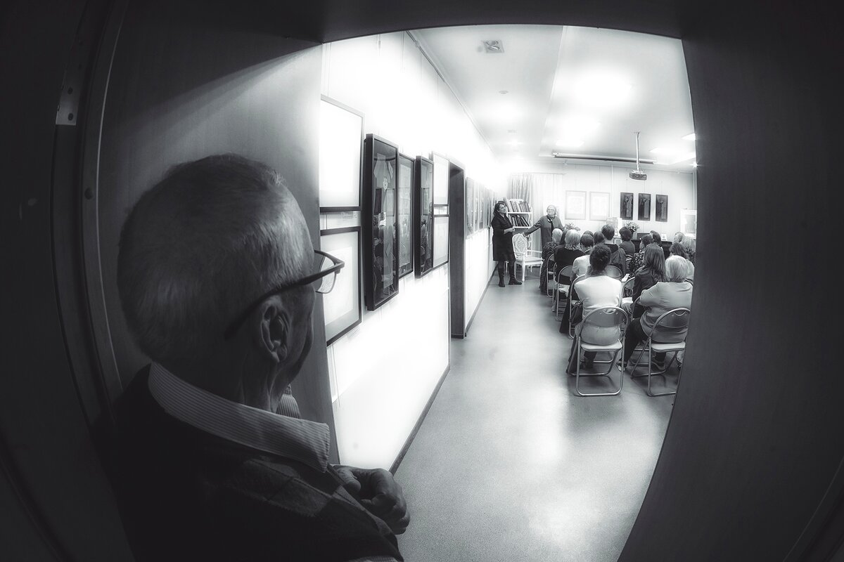 Сергей Елесин "там за дверью"