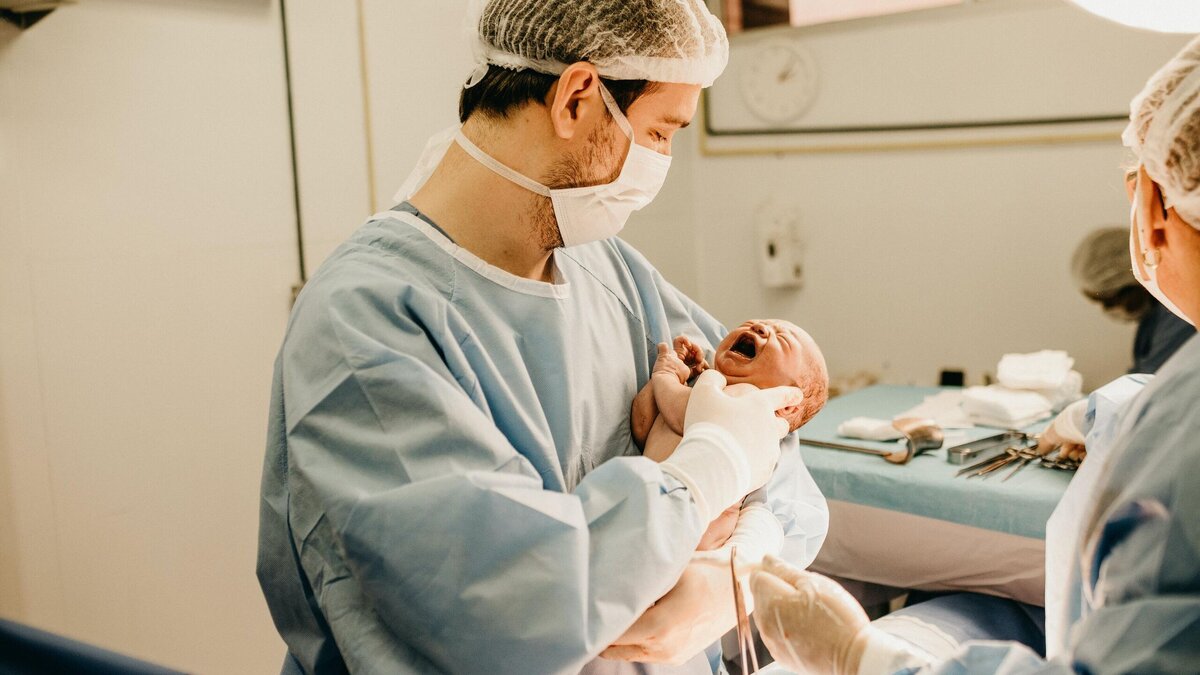    Какого мужчину нельзя пускать в родильное отделение© Unsplash / Jonathan Borba