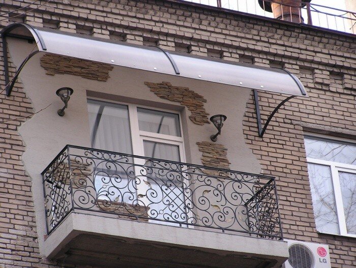 Варианты крыши на балкон, установка и цены по Москве