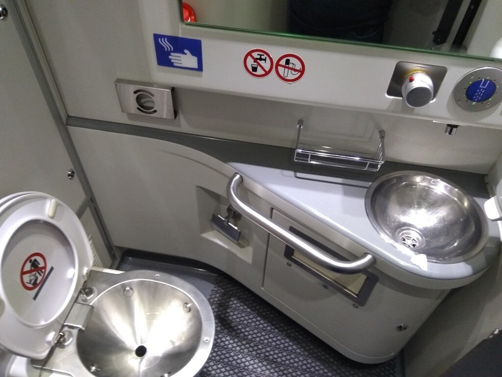 Эволюция туалета в поезде: от первой железной дороги до наших дней | АМ ...