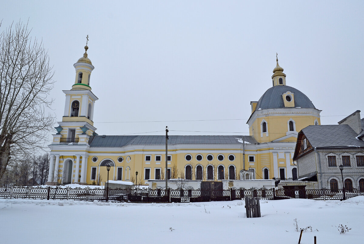 Южное кладбище церковь. Церковь троицы живоначальной в выксе. Вышки. Малая церковь выкса. Выкса рождественская церковь.
