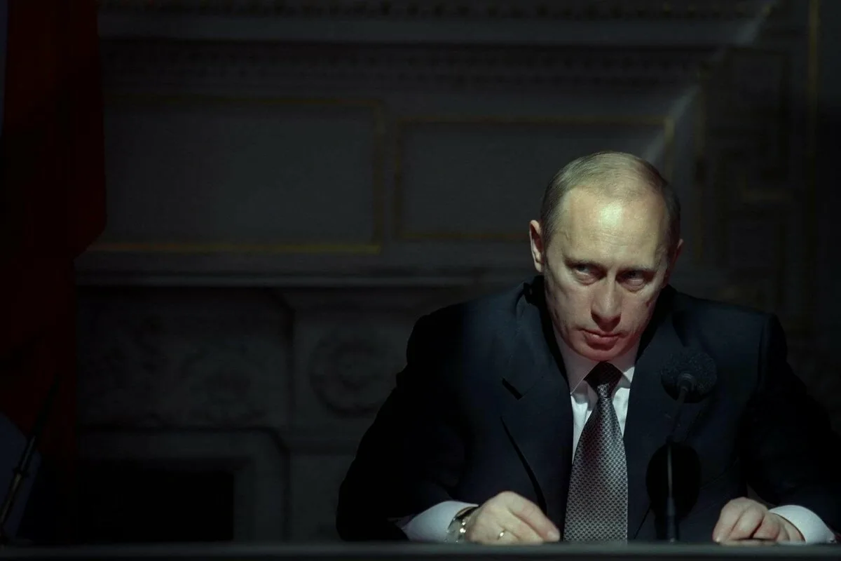  То, что нынешний президент РФ – в прошлом сотрудник КГБ и резидент ее структур в Восточной Германии, не является секретом. Также давно известен его рабочий псевдоним – Моль.-3