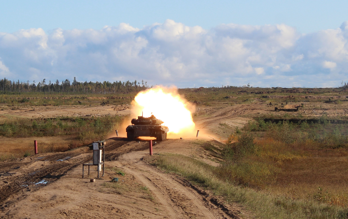 Сокрушающий выстрел по мишени танка