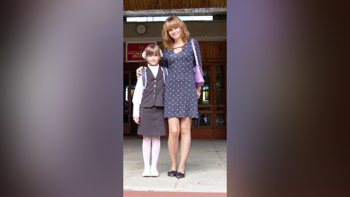    Ника Здорик в детстве с мамой