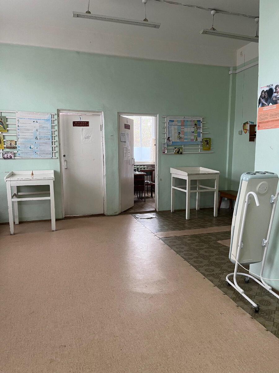 В детской консультации на Фабричной пусто. Как-будто там вообще никто не работает 